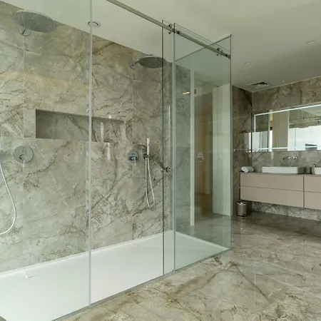 Lägenhet Luxury With Pool & Sauna - 24a