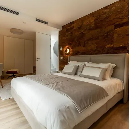 Luxury With Pool & Sauna - 24a *